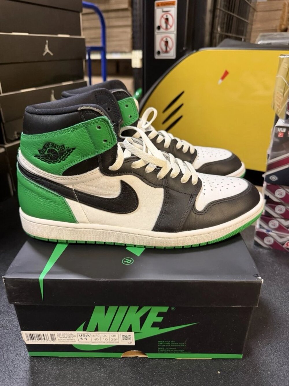 WORN Men’s Air Jordan 1 Retro High Lucky Green DZ5485-031 Size 11 WITH BOX